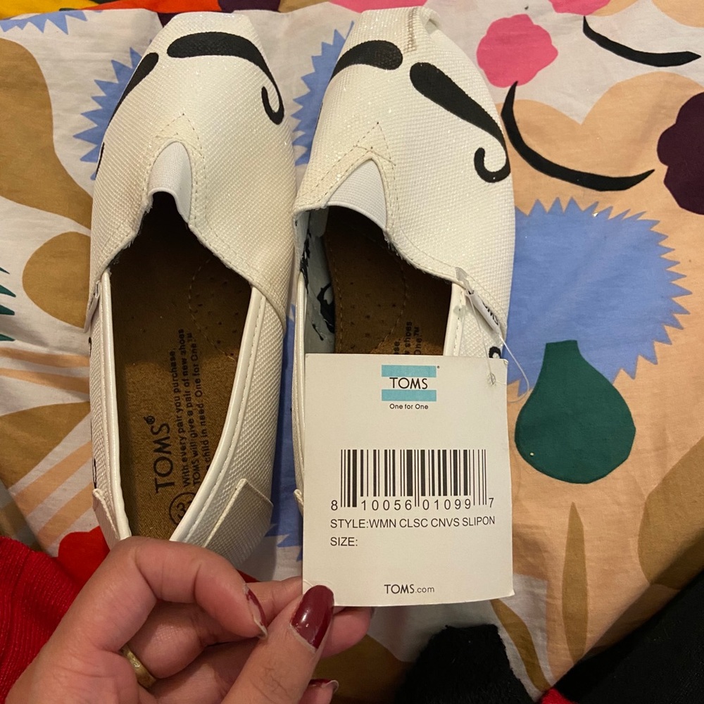 Toms slippers